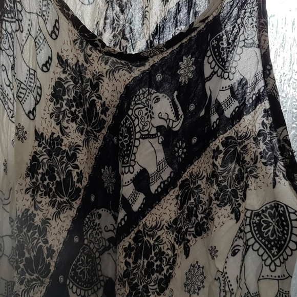 Boutique flowy top - Picture 3 of 7